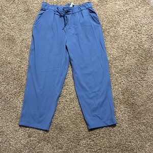 Women’s Lululemon Mid-Rise Pant Luxtreme 7/8 Length. Size 10